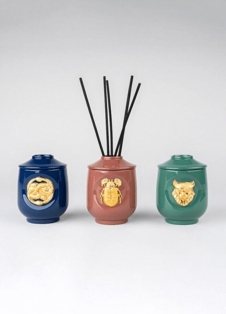 Lladró - Snake Perfume diffuser Luxurious animals - A Secret Orient Scent Porcelain scented diffusers in vibrant colors.