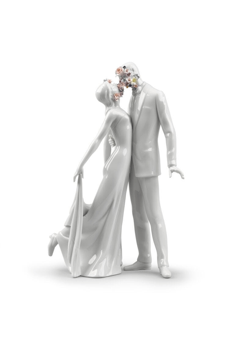 Lladró - Love I (Blossoms) - Sculpture showcasing a couple with porcelain finish and floral details.