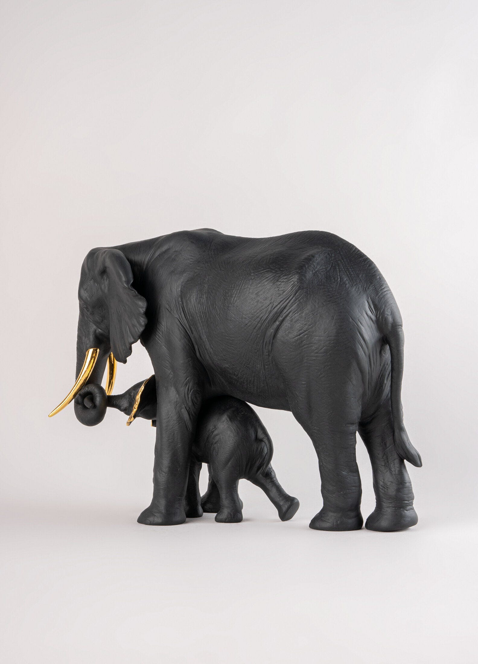 Lladró - Leading the way Sculpture - Black-Gold - Limited Edition