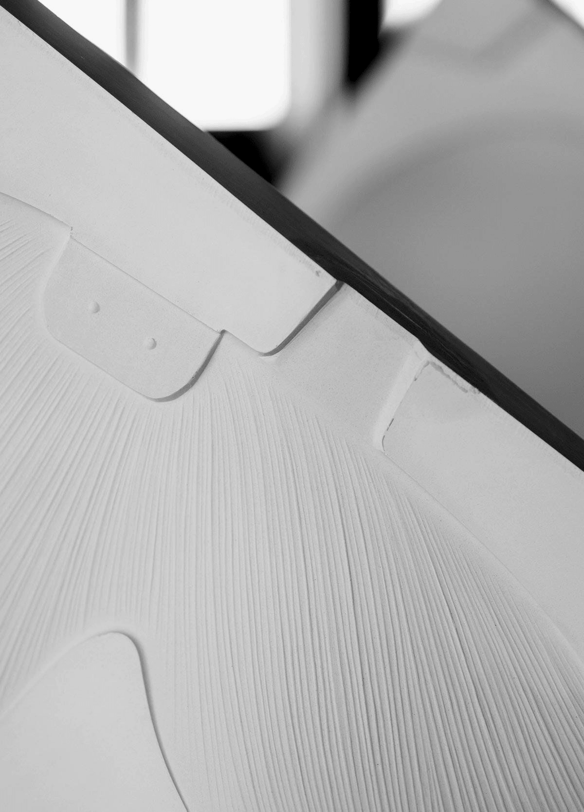 Textured Lladro porcelain details of the Lladró - Nightbloom Floor Lamp - White - N170.