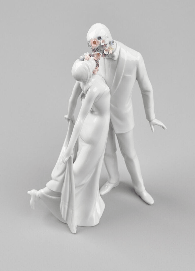 Lladró - Love I (Blossoms) - Sculpture showcasing a couple in porcelain with floral accents.