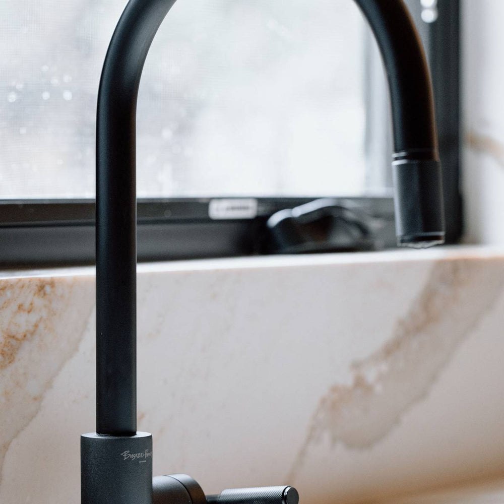 Buster & Punch - UK Kitchen Tap Linear - Pull-Out Mixer - Welder's Black