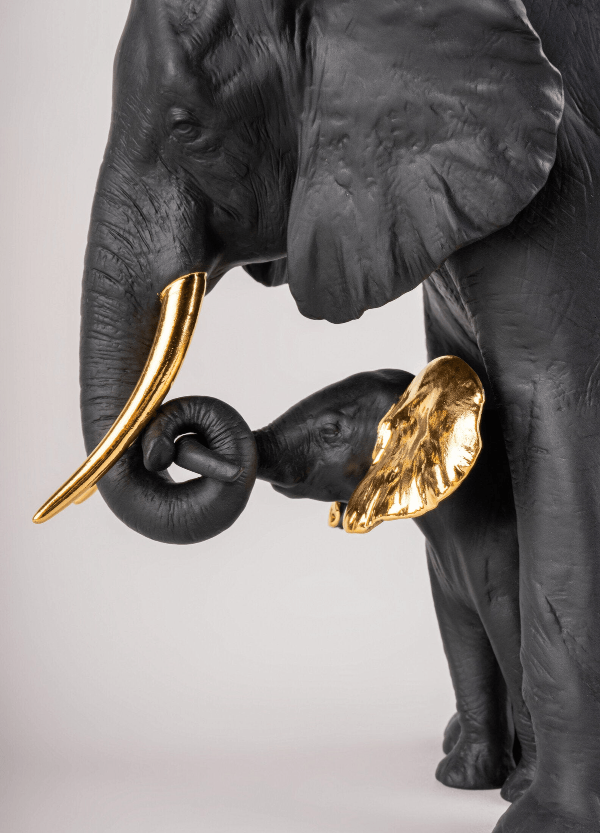 Lladró - Leading the way Sculpture - Black-Gold - Limited Edition featuring black elephant and calf in porcelain.