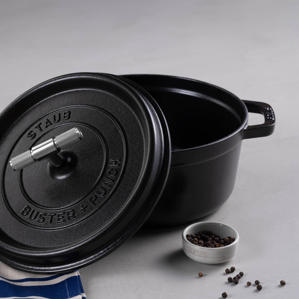 Buster & Punch - Cocotte Cross - 24CM - Staub - Black - Steel