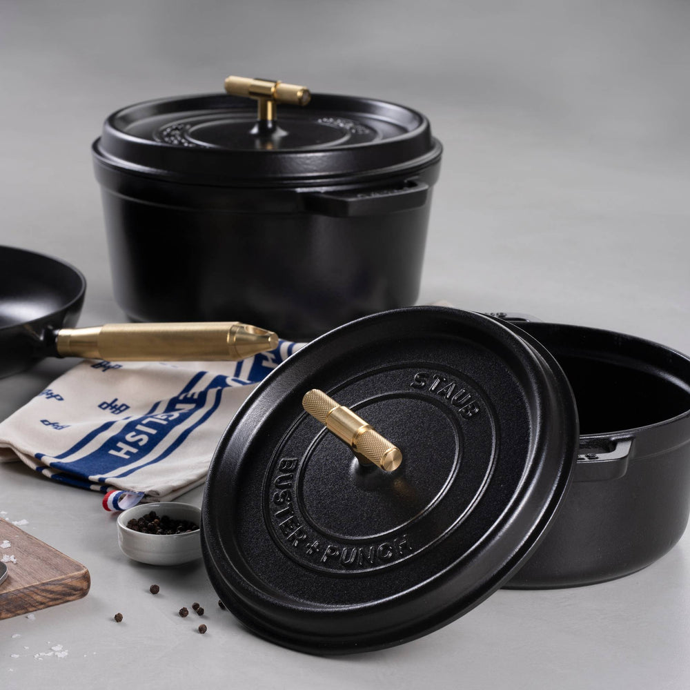 Buster & Punch - Cocotte Cross - 28CM - Staub - Black - Brass