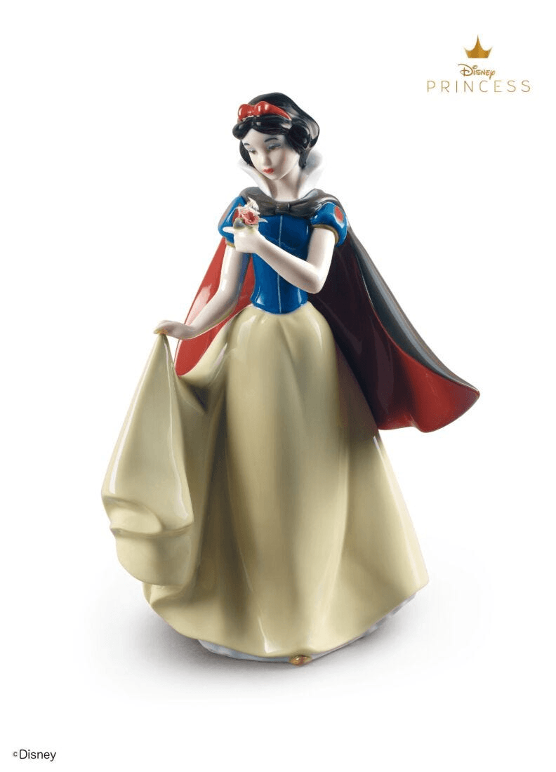 Lladró - Snow White Figurine in porcelain, showcasing intricate details and elegant craftsmanship.