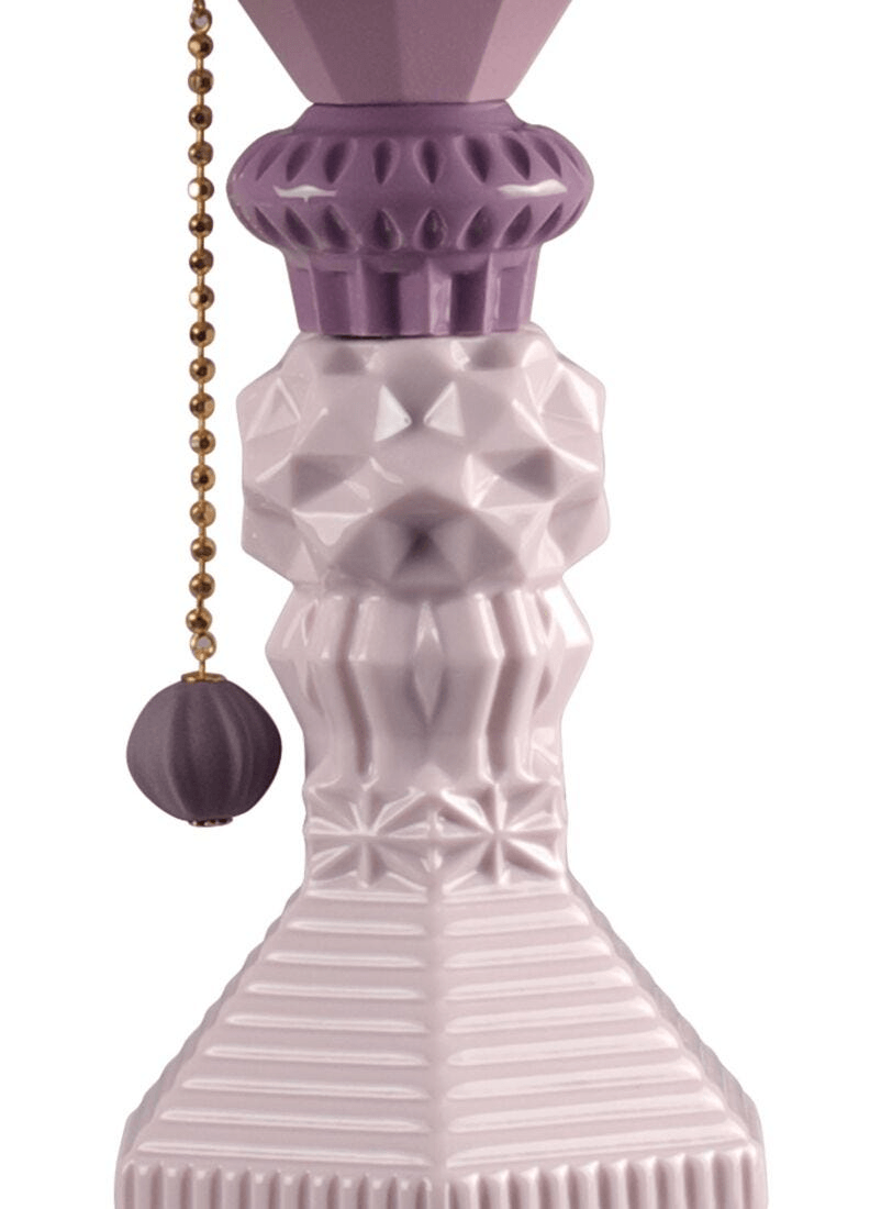 Lladró - Belle de Nuit Table lamp - Pink close-up, showcasing its unique porcelain design and details.