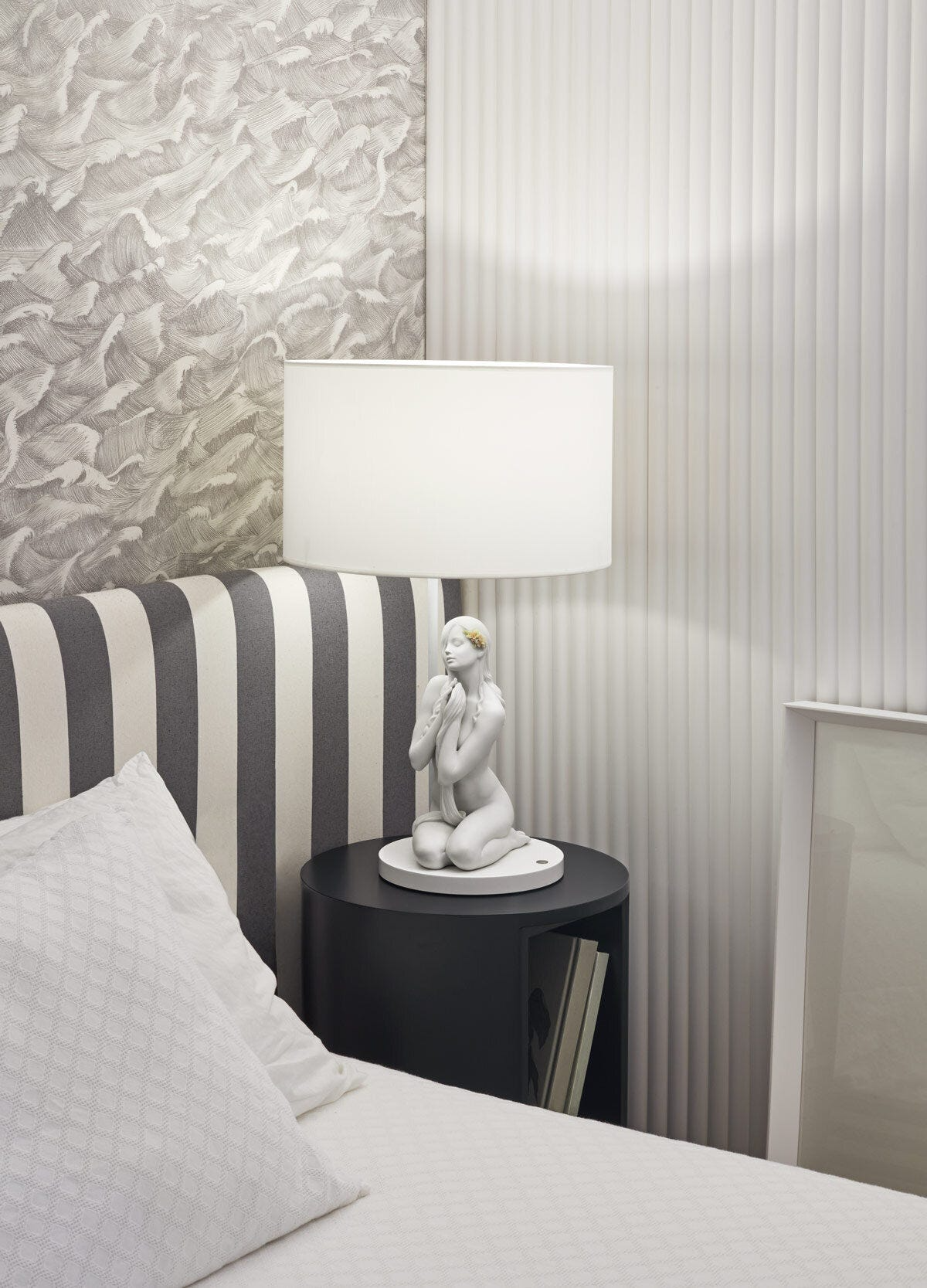 Lladró - Inner Peace Table lamp