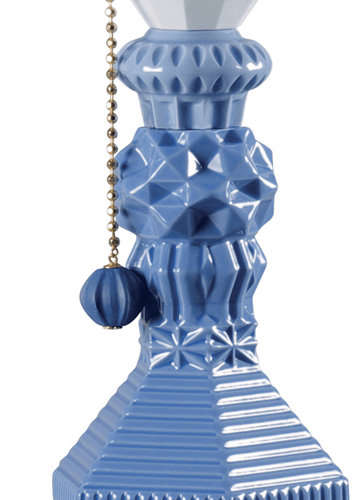 Lladro porcelain base of the Lladró - Belle de Nuit Table lamp - Blue with pull chain.