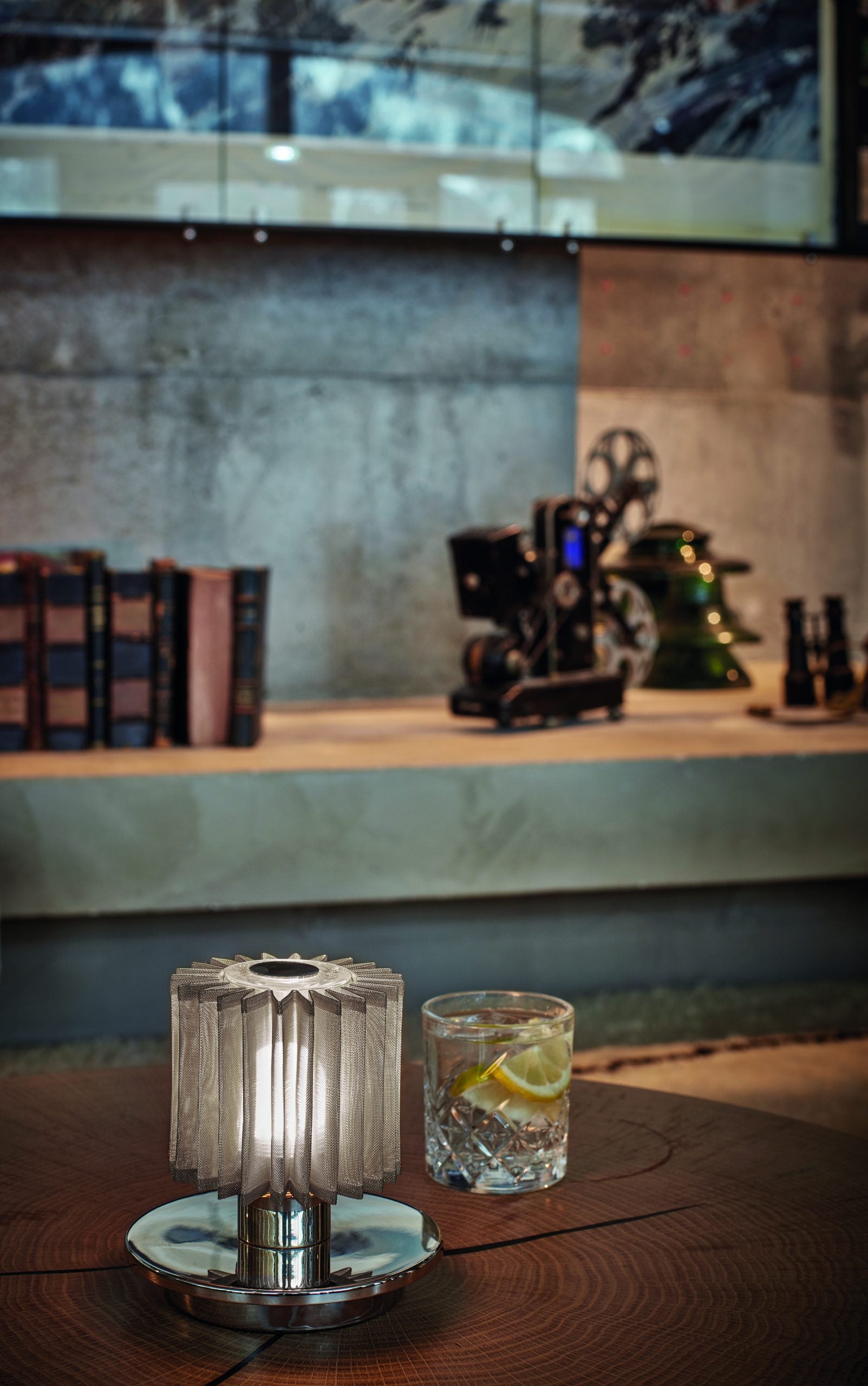 2_AMB_ITS_TABLE_SILVER_SILVER