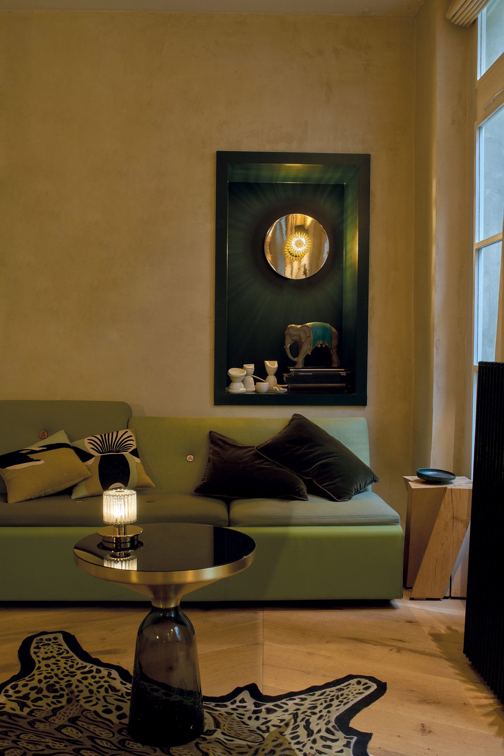 6_ITS_TABLE_ITS_380_WALL_GOLD_GOLD