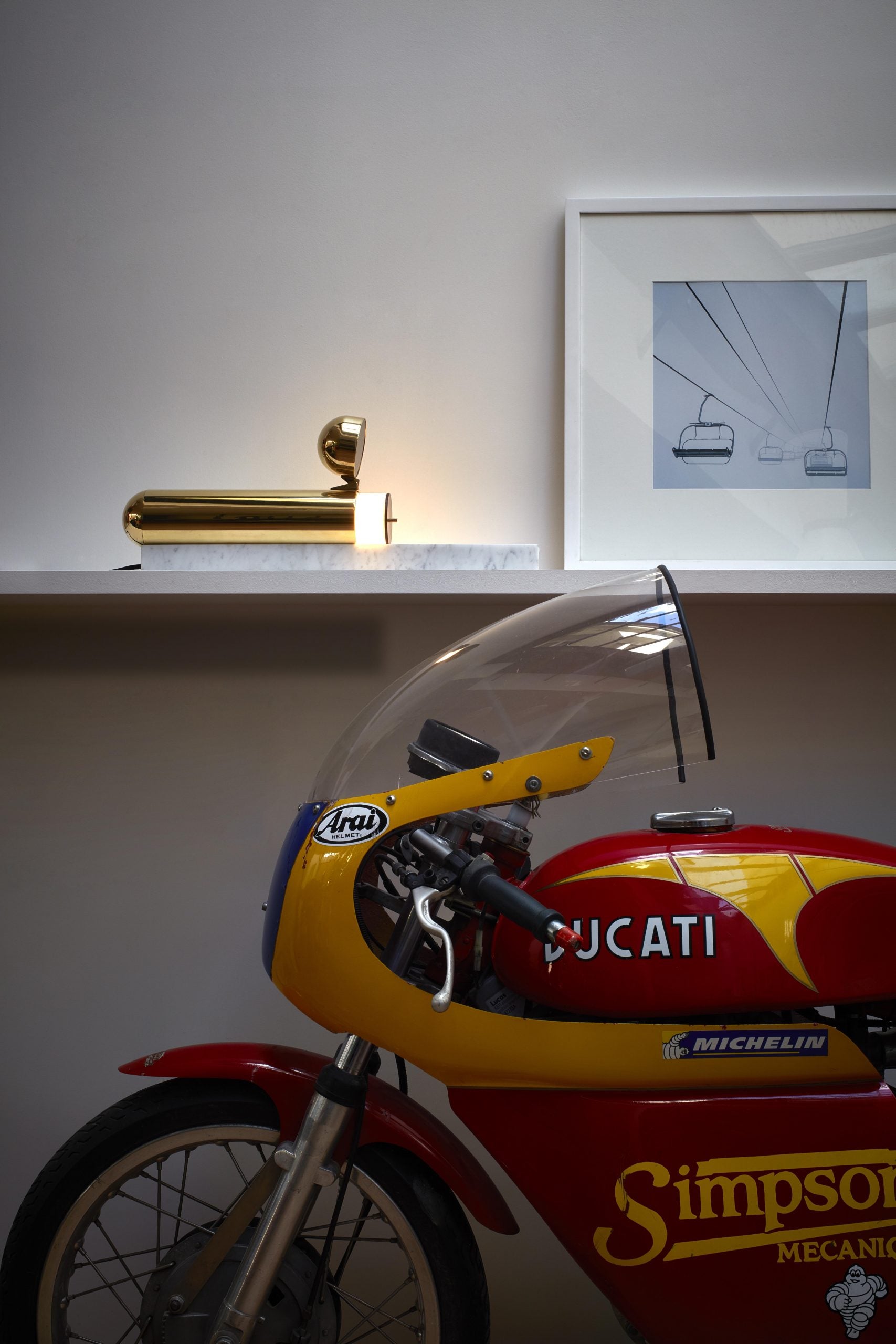 AMB_10_ISP_TABLE_BR_WH-min