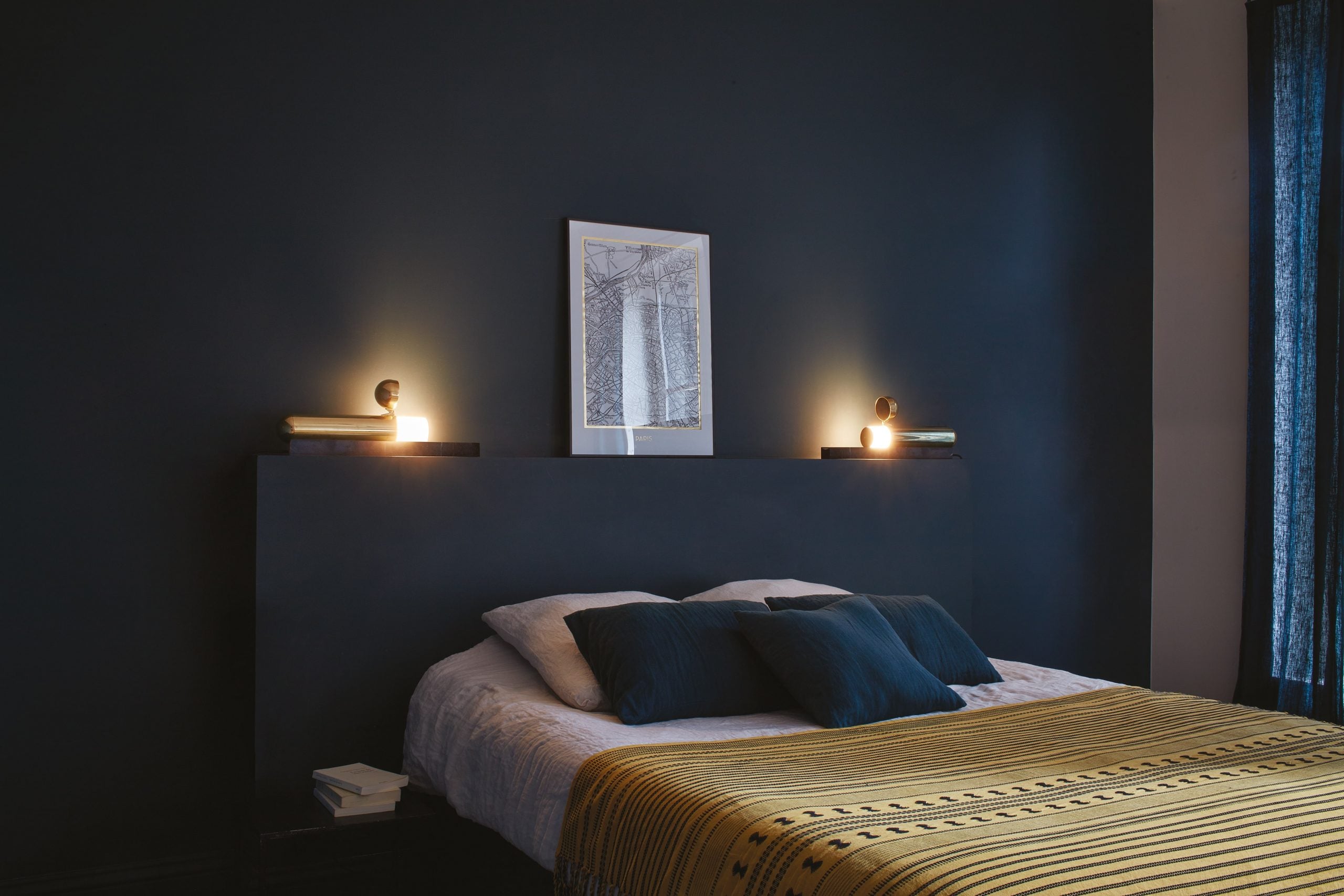 AMB_13_ISP_TABLE_BLACK-min