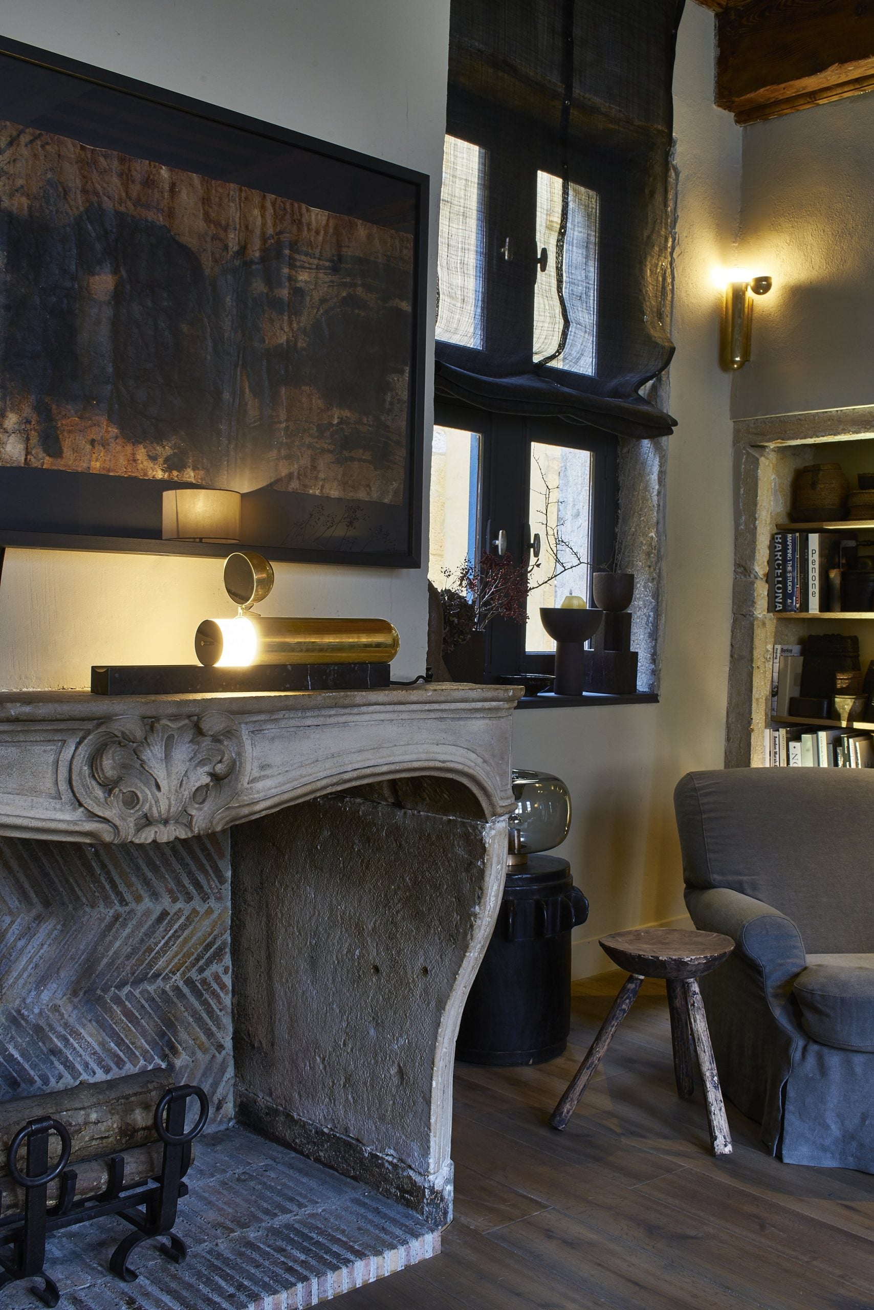 AMB_20_ISP_TABLE_BL_MARBLE-min