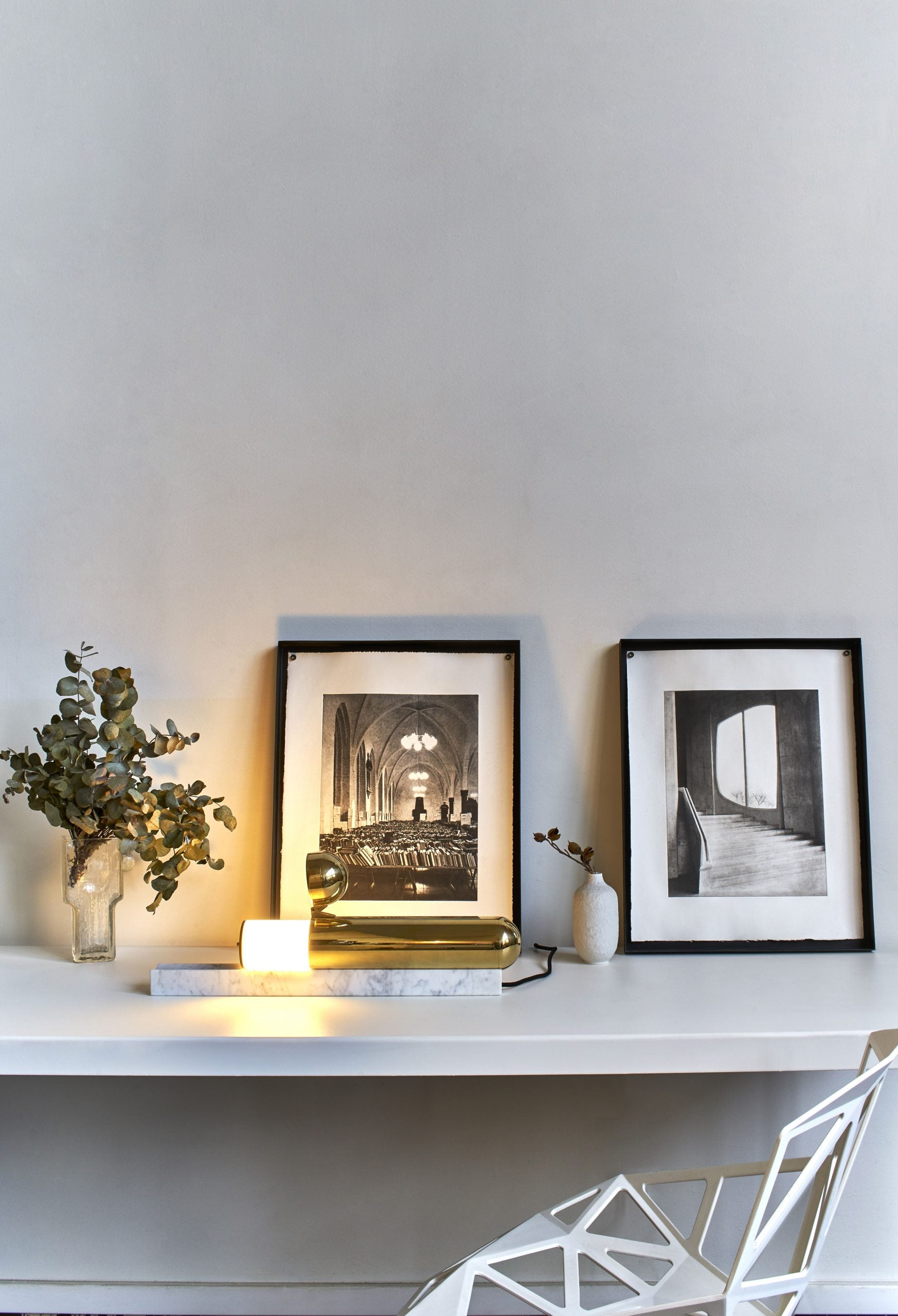 AMB_21_ISP_TABLE_WH_MARBLE-min