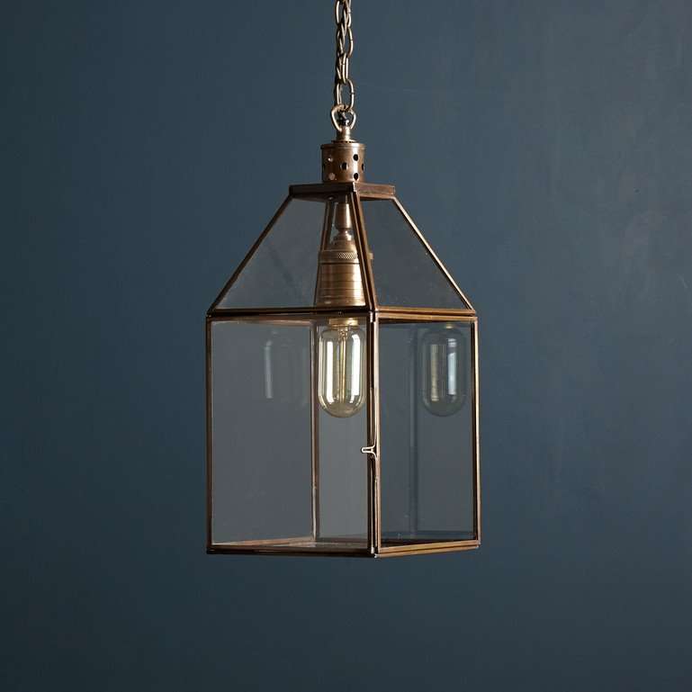 plcar100bracle_lifestyle_off_1-min