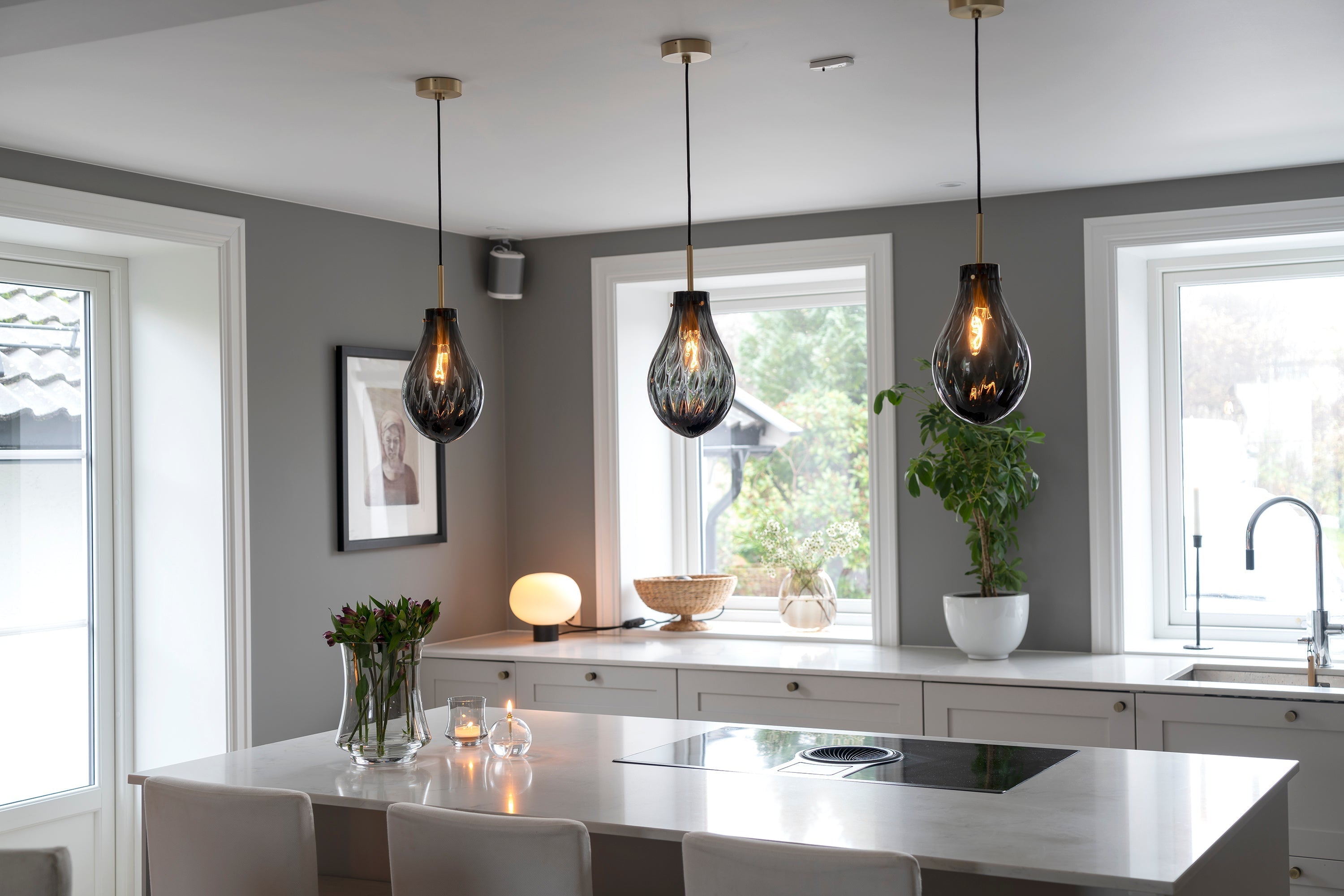Pendant Lights Over Kitchen Islands: Style + Function in One