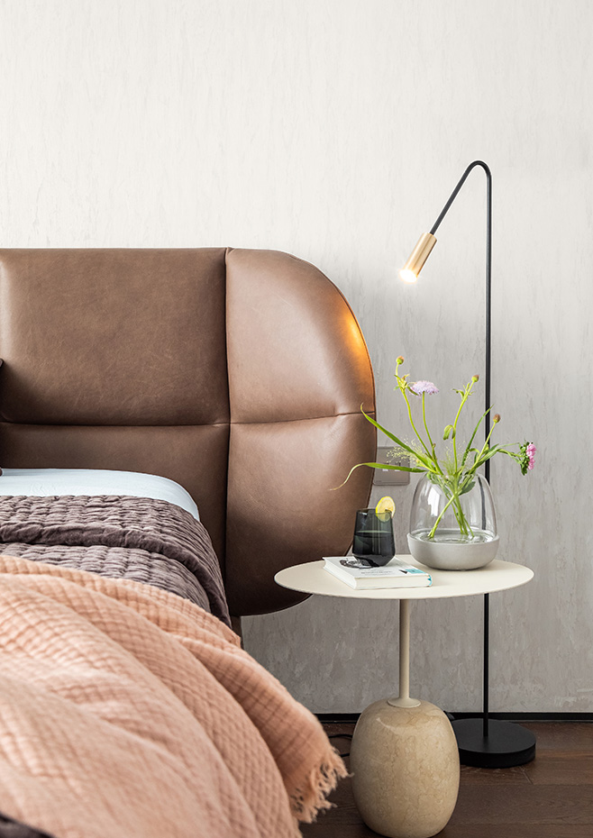 Estiluz - Volta Floor lamps - 3538 - 26 Black - 61 Satin Gold