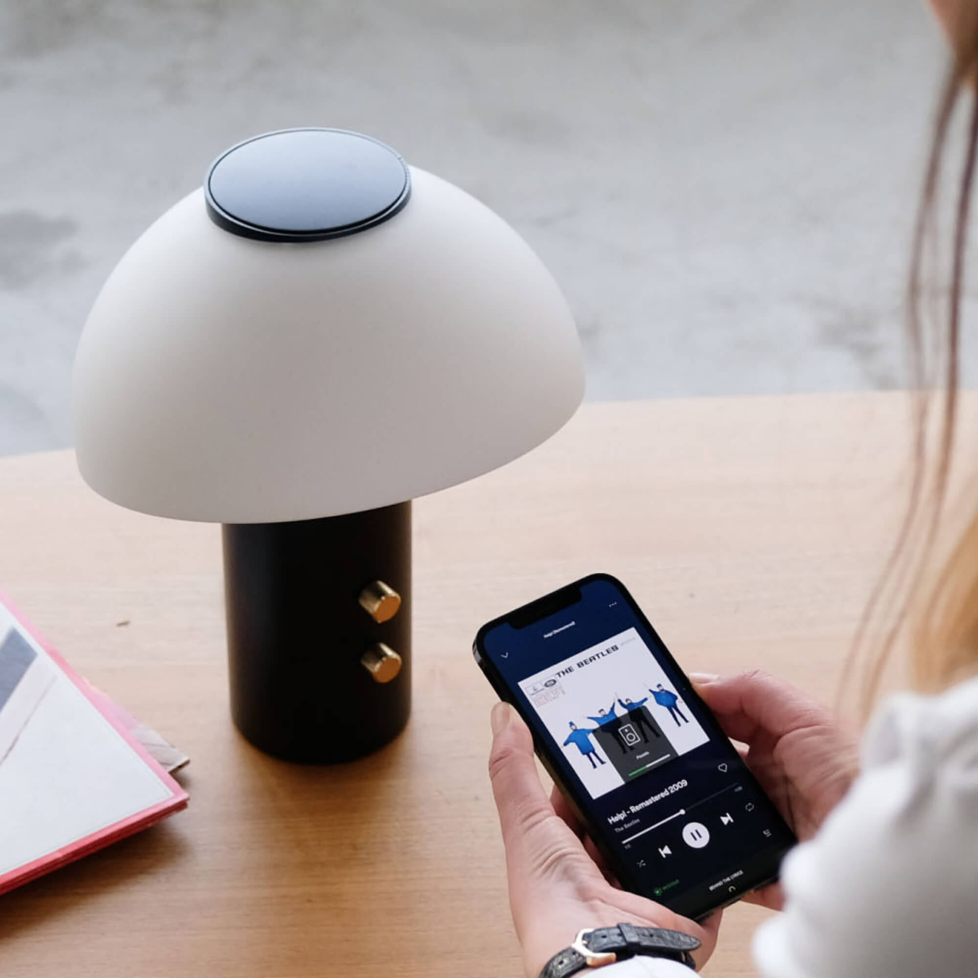 Jaune Studio Piccolo table light with built in Hi-Fi speaker