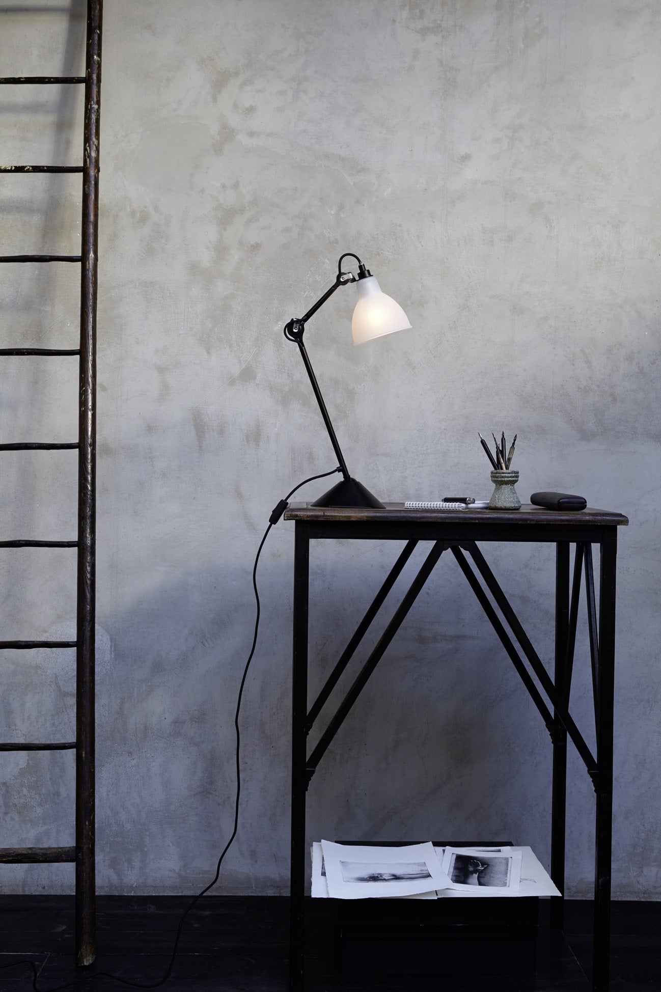 DCW Editions Lampe Gras N°205 table light