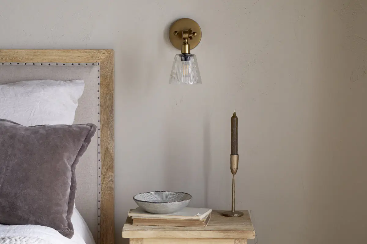 Nkuku - Davika Ribbed Glass Task Wall Lamp - Clear & Antique Brass