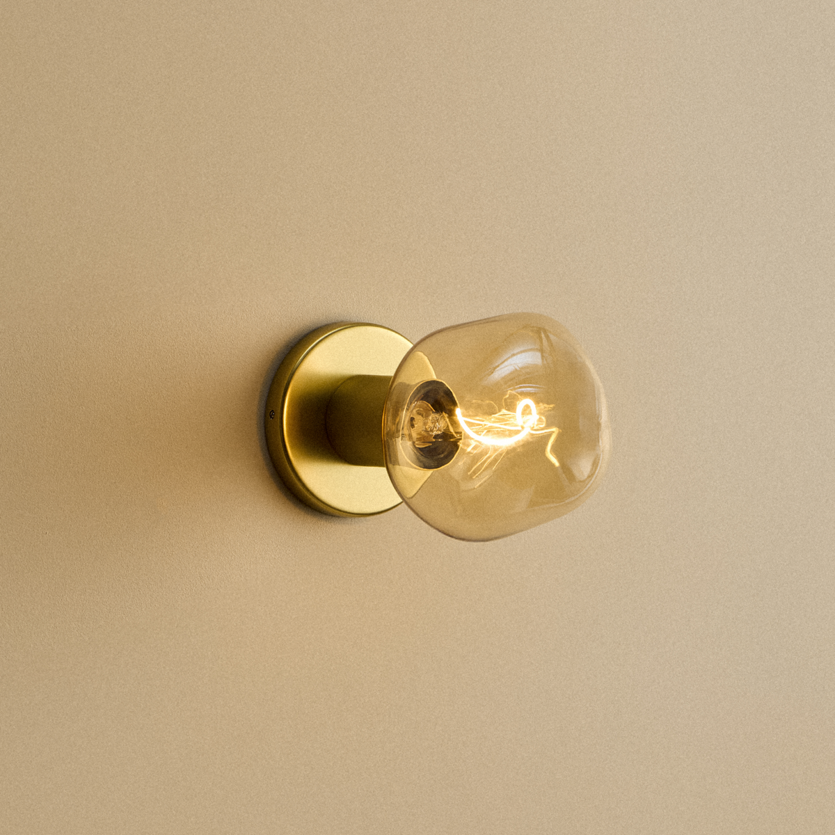 Tala Lochan Wall Light in Brass + Voronoi I