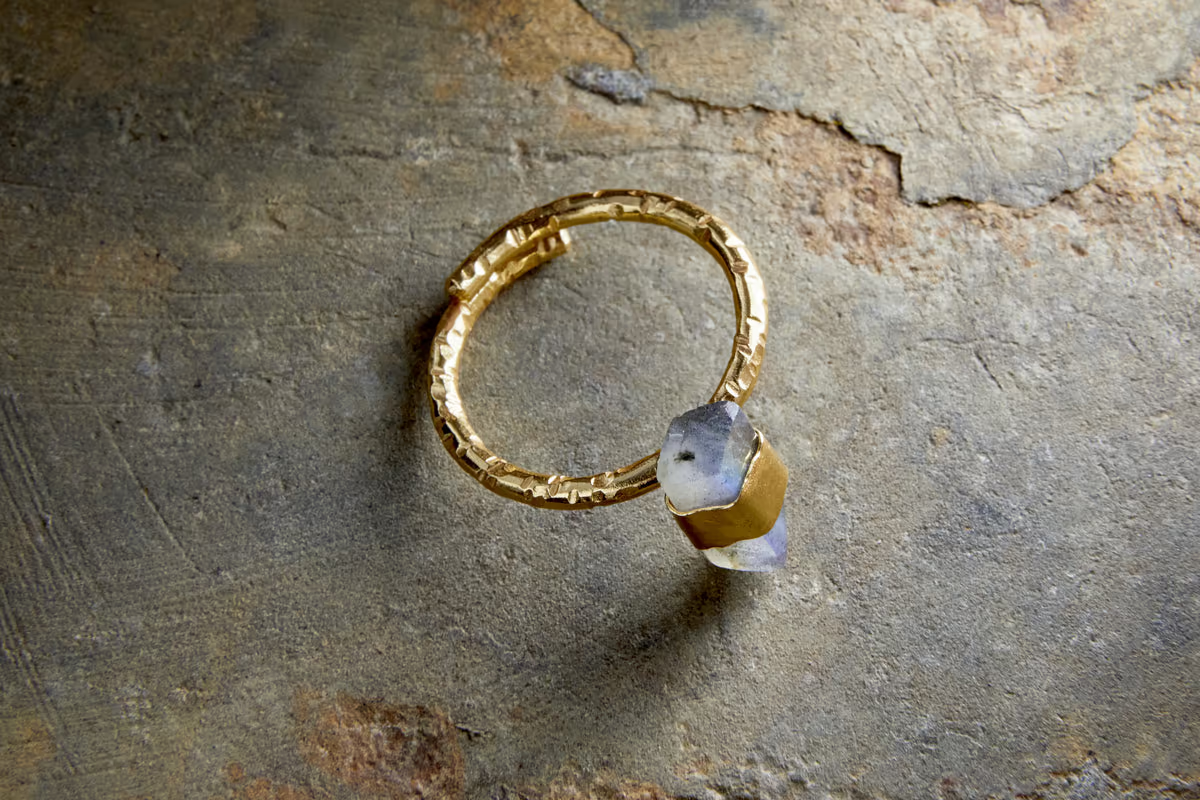 Nkuku - Darti Labradorite Ring - Gold