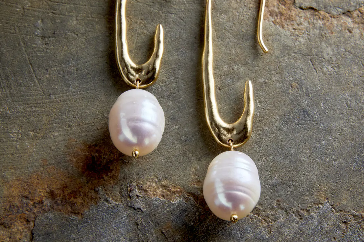 Nkuku - Omi White Pearl Earrings - Gold