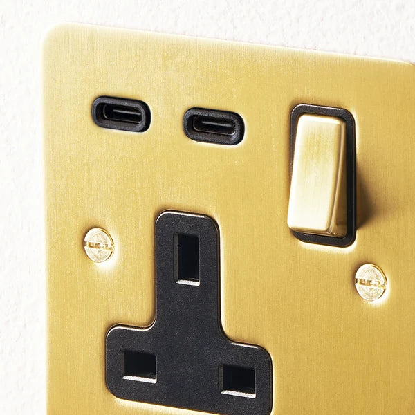 Pooky - Lucian Single Socket With USB Type C With Black Inserts - Top Brass