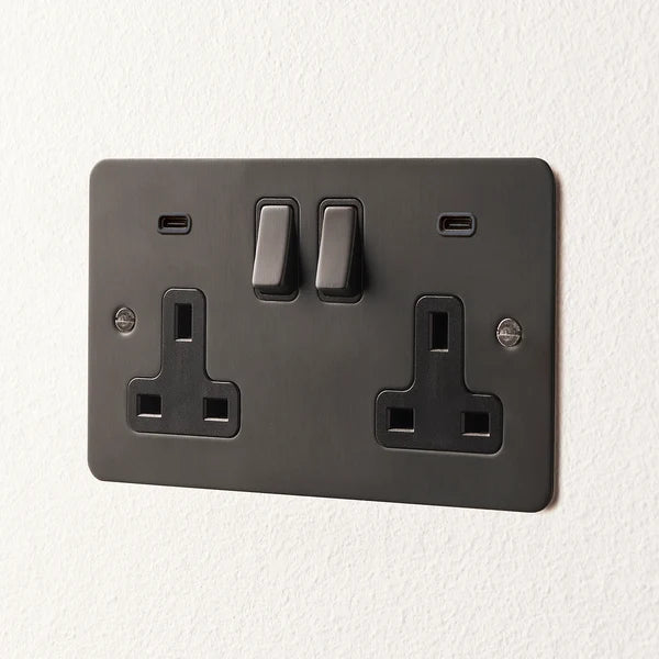 Pooky - Lucian Double Socket with USB Type C and Black Inserts - Bronze