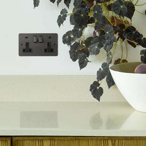 Pooky - Lucian Double Socket with USB Type C and Black Inserts - Bronze