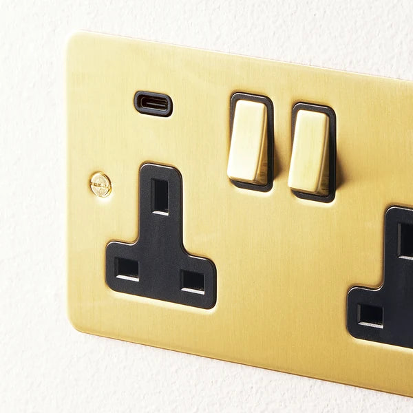 Pooky - Lucian Double Socket with USB Type C and Black Inserts - Top Brass