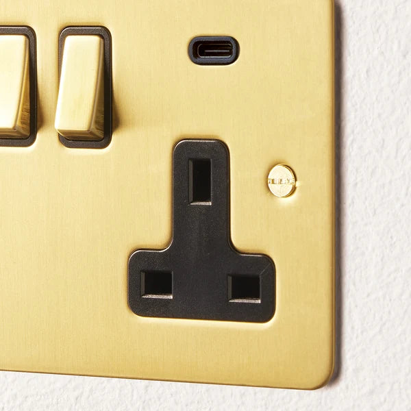 Pooky - Lucian Double Socket with USB Type C and Black Inserts - Top Brass