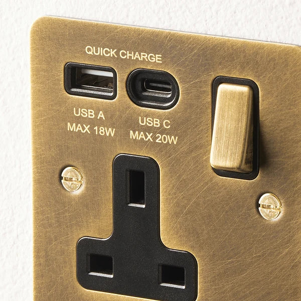 Pooky - Lucian Single Socket With USB Type A & C and Black Inserts - Aged Brass