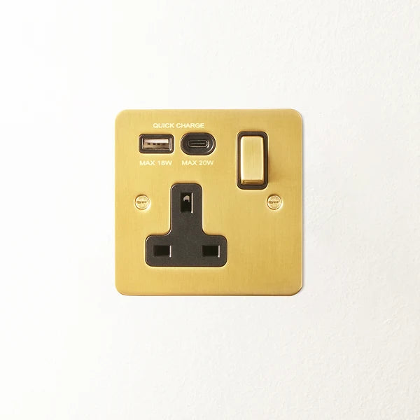 Pooky - Lucian Single Socket With USB Type A & C and Black Inserts - Top Brass