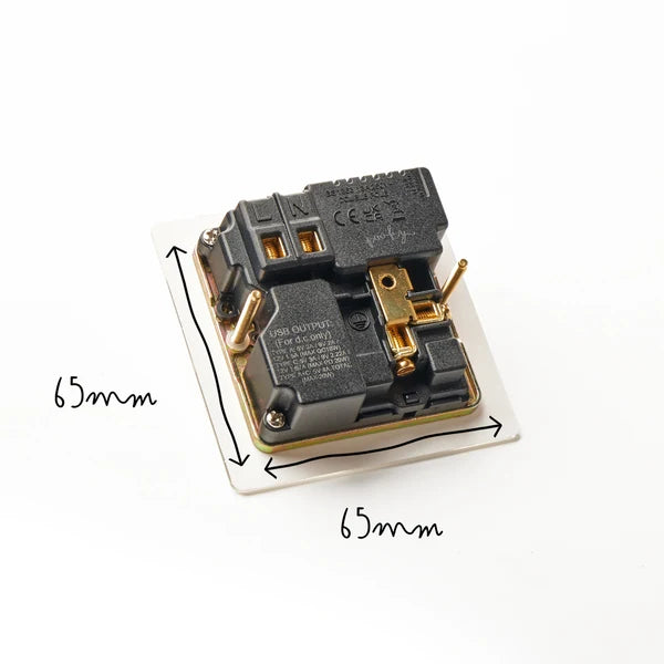 Pooky - Lucian Single Socket With USB Type A & C and Black Inserts - Paintable Finish