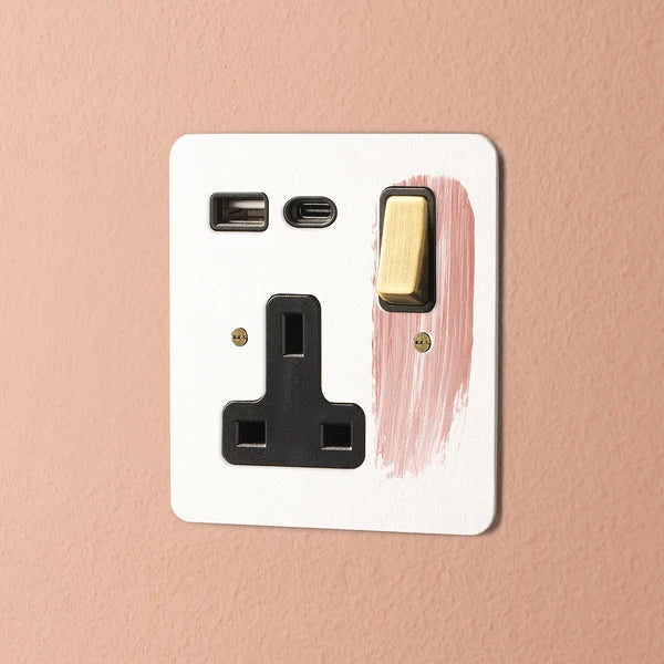 Pooky - Lucian Single Socket With USB Type A & C and Black Inserts - Paintable Finish