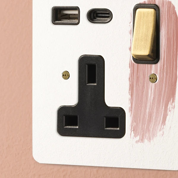 Pooky - Lucian Single Socket With USB Type A & C and Black Inserts - Paintable Finish
