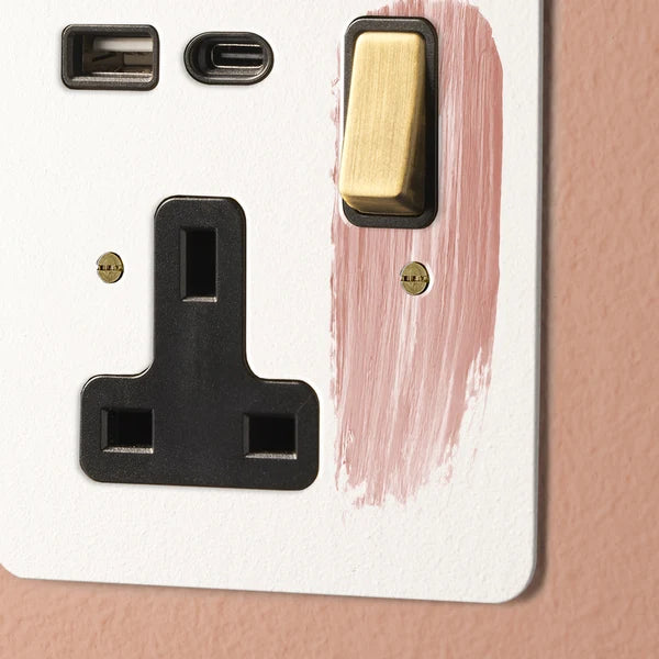 Pooky - Lucian Single Socket With USB Type A & C and Black Inserts - Paintable Finish