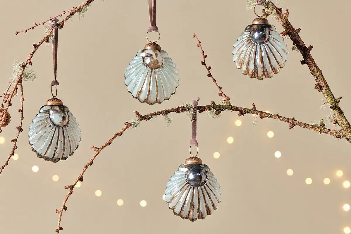 Nkuku - Sohni Shell Baubles - Gold & Cream - (Set of 4)