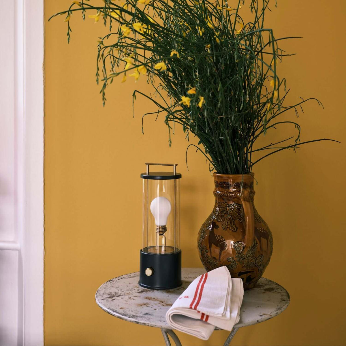 Tala The Muse 1.0 Portable Lamp in Hackles Black Bundle