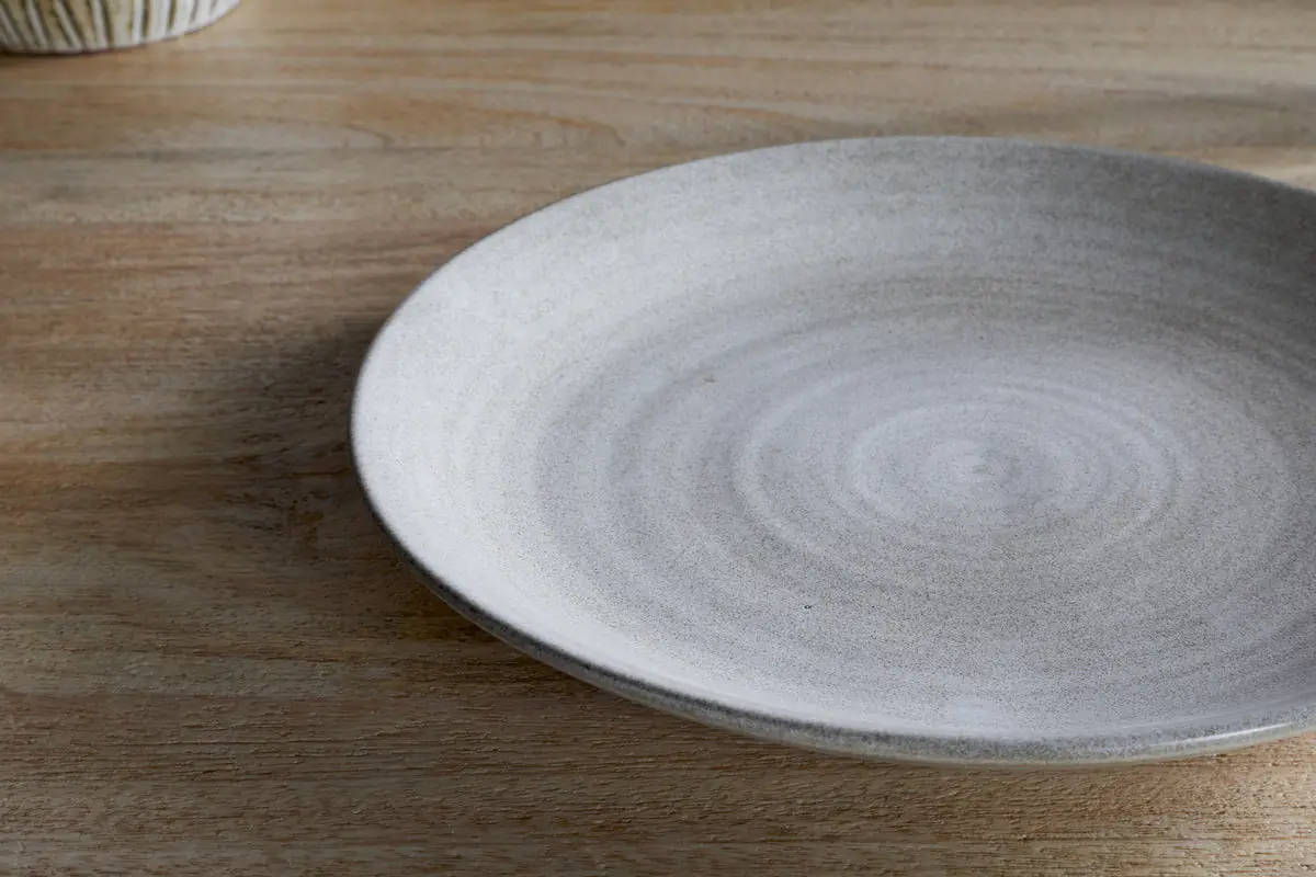 Nkuku - Valinha Earthenware Dinner Plate - Grey