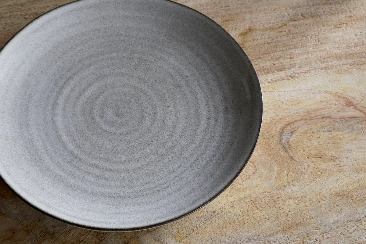 Nkuku - Valinha Earthenware Side Plate - Grey