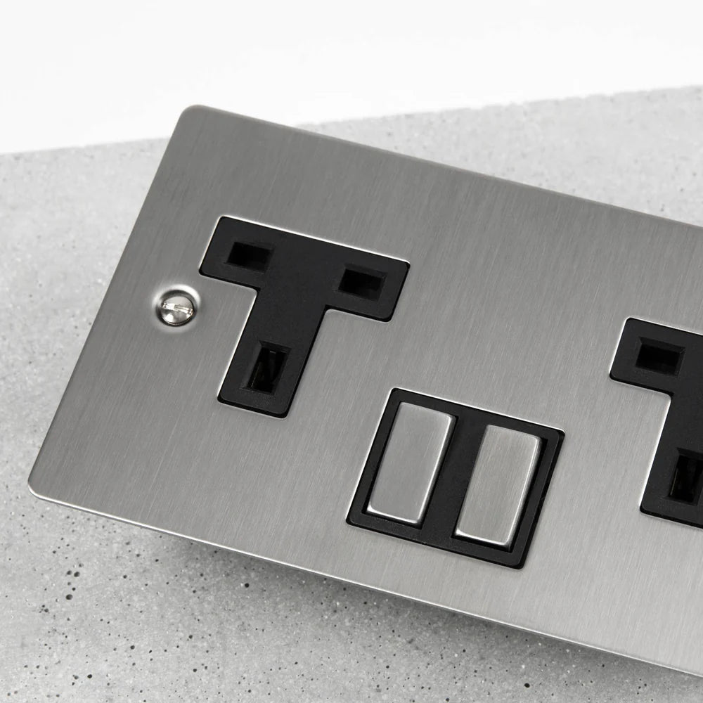 Buster & Punch 2G UK Plug Socket / USB - 2G W/USB - Black