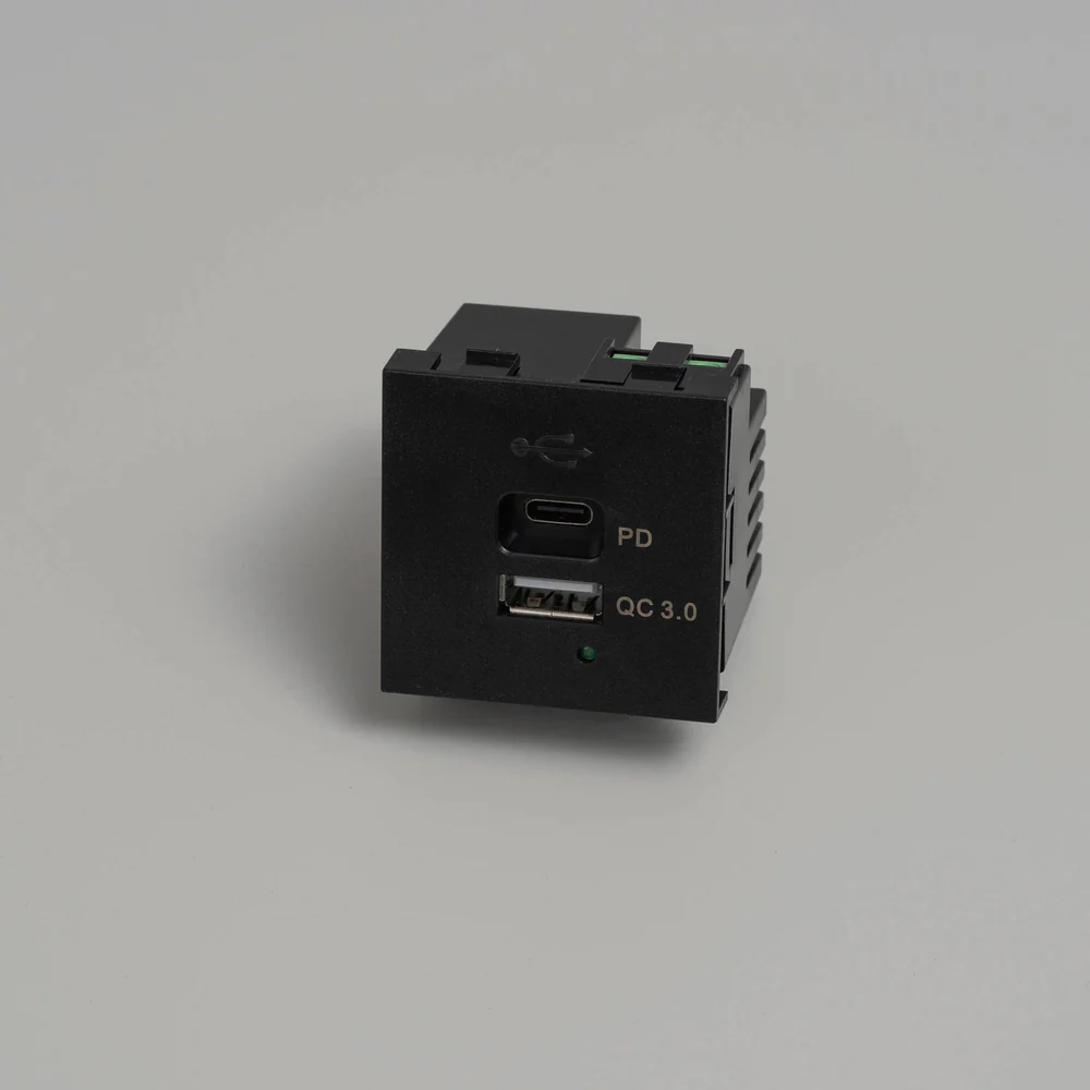 Buster & Punch - USB Module - USB A + C Quick Charge 45 mm - Black Finish