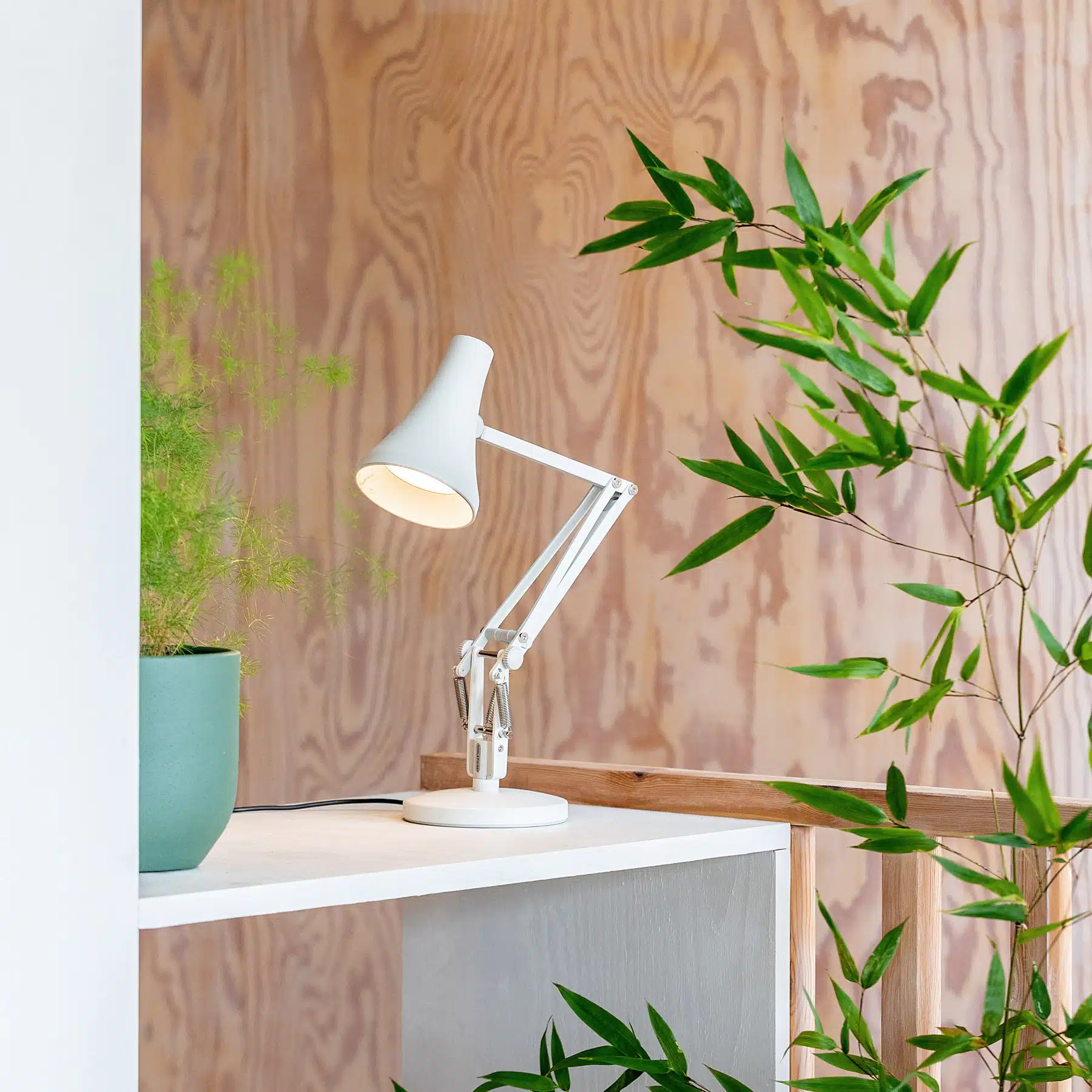 Anglepoise Light - 90 Mini Mini Desk Lamp Jasmine White - Jasmine White Finish - Arms and Aluminium Shade