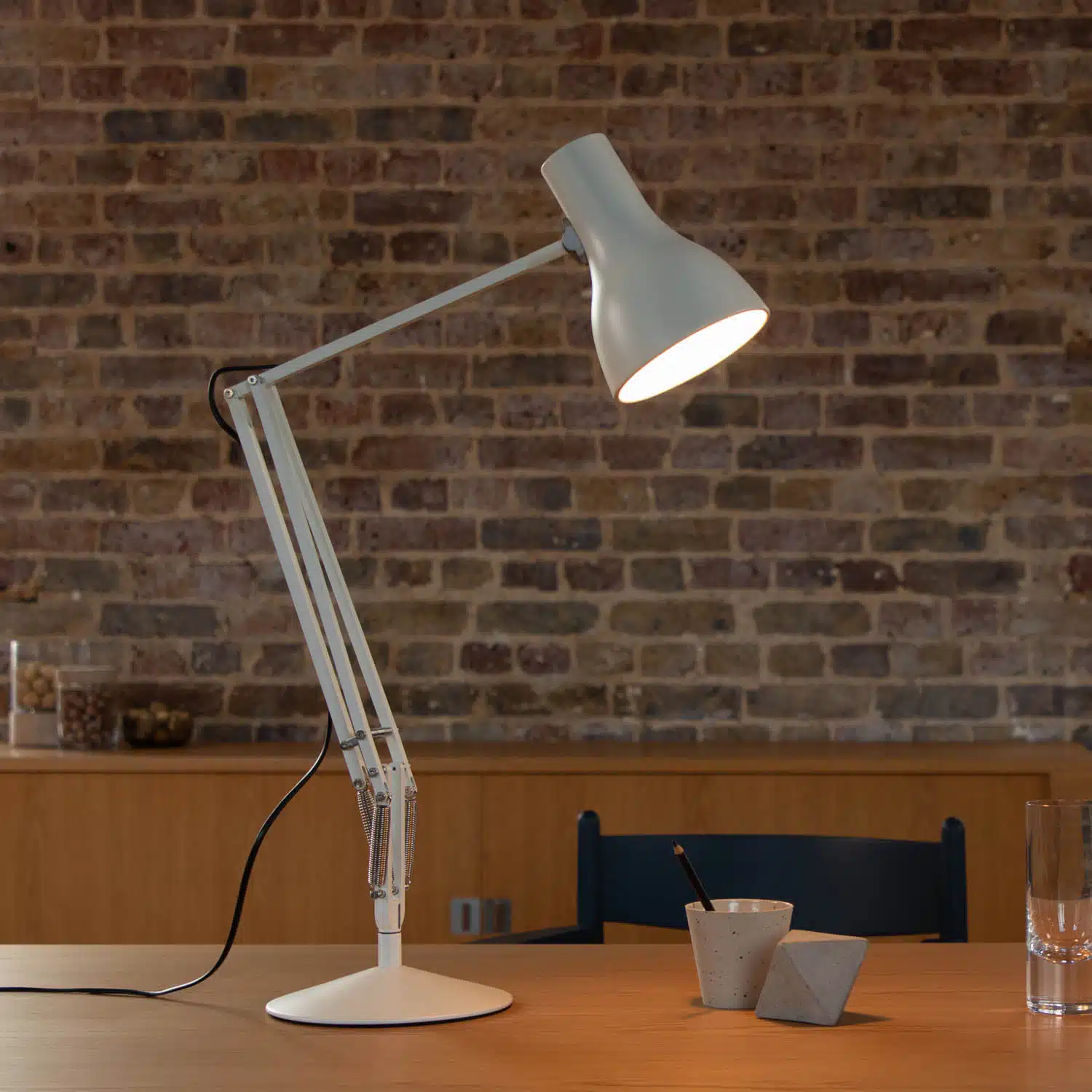 Anglepoise Light - Type 75 Desk Lamp Alpine White - Alpine White Finish - Aluminium Shade