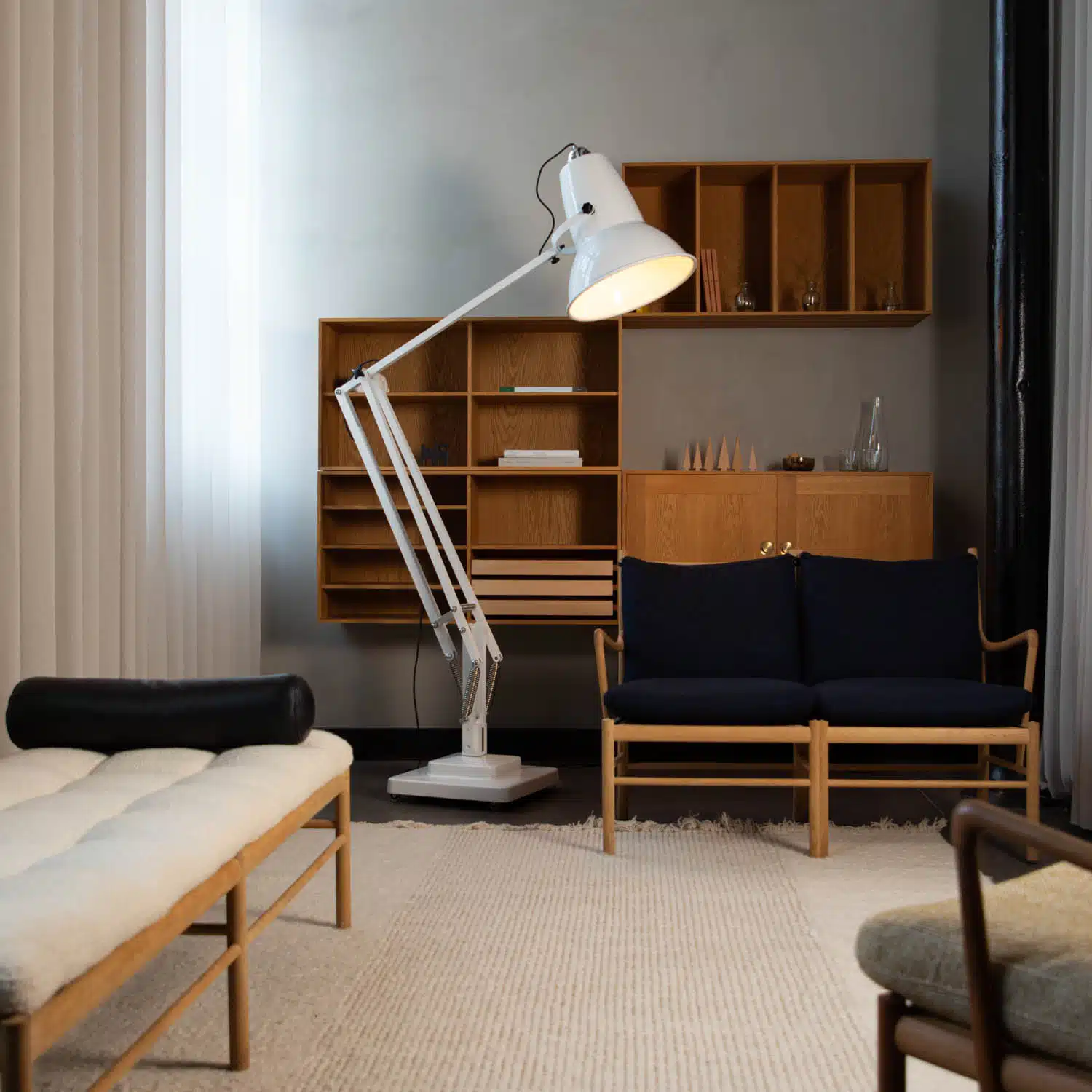 Anglepoise Light - Original 1227 Giant Floor Lamp Alpine White - Alpine White Finish - Aluminium Fork Block Shade