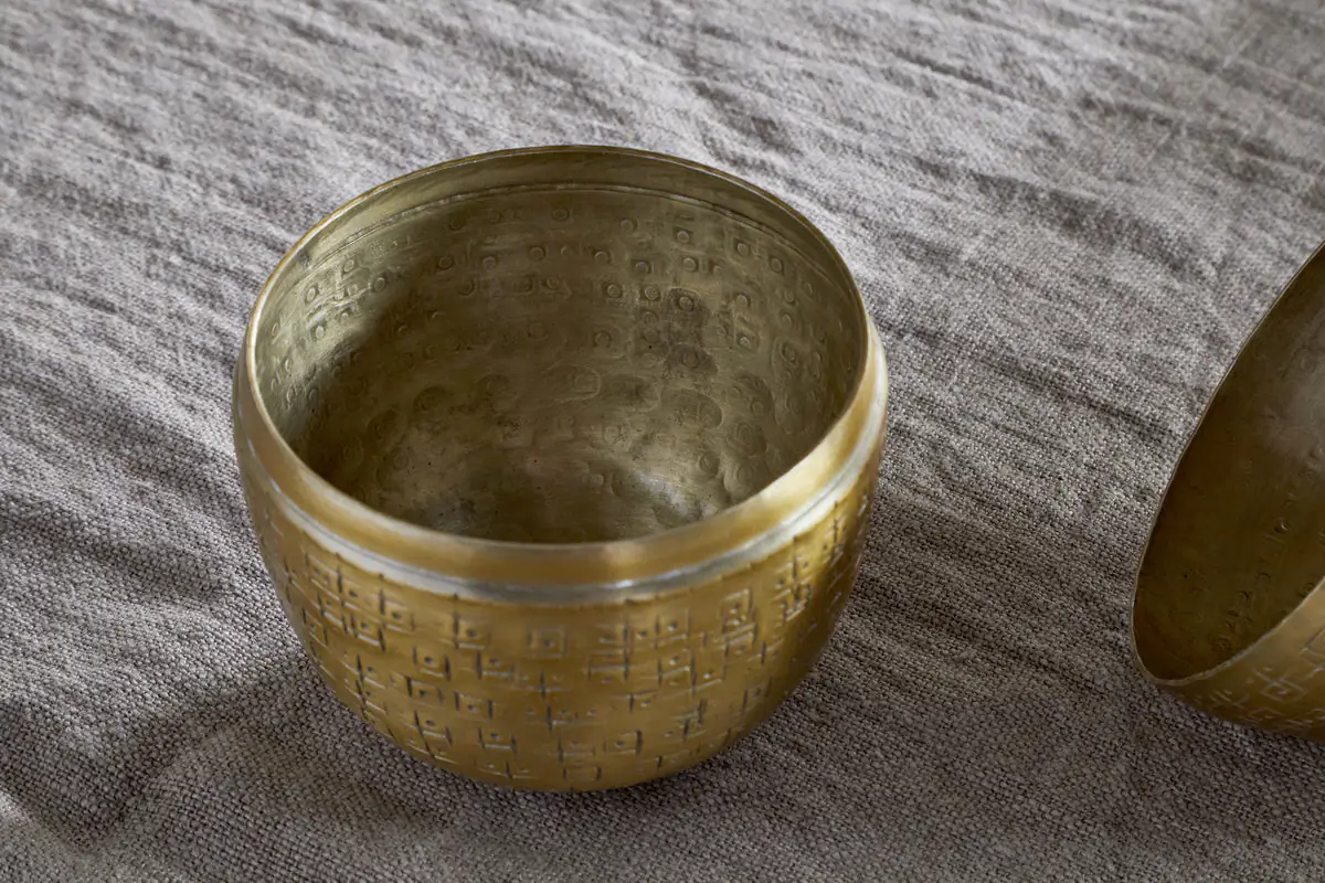 Nkuku - Mutti Hammered Opening Egg - Antique Brass