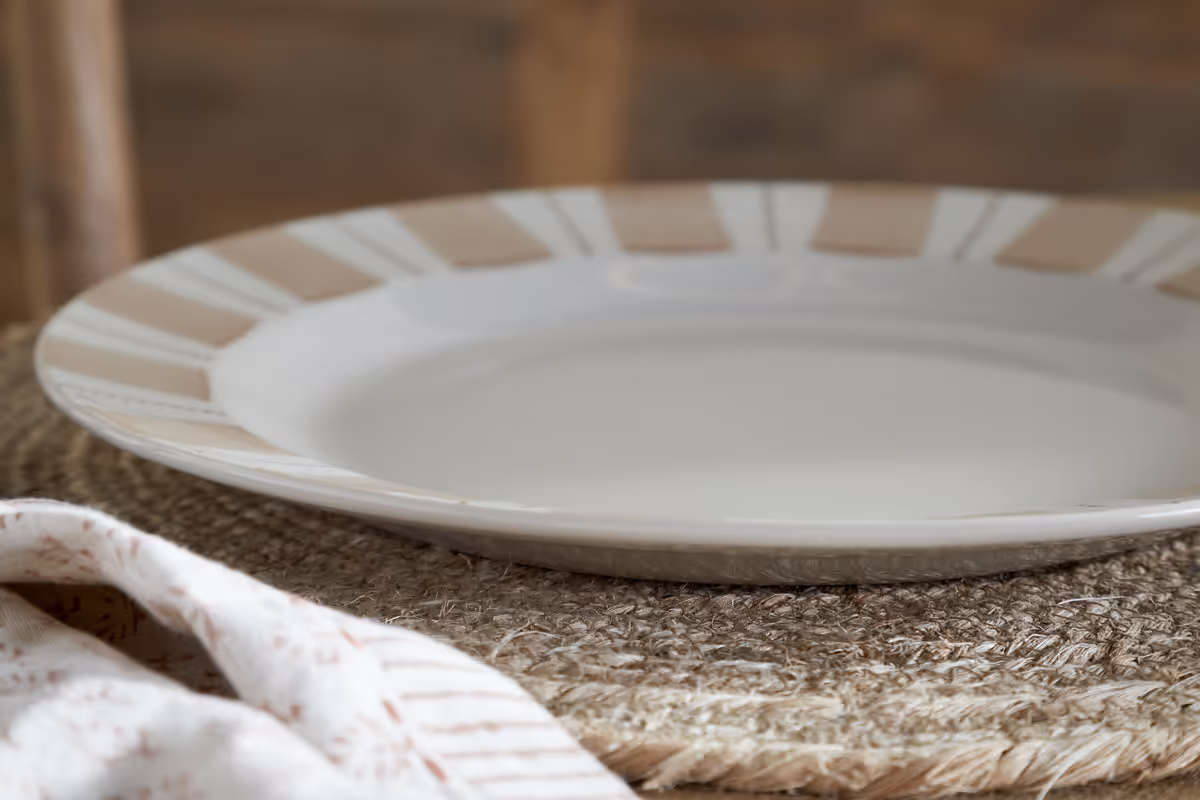 Nkuku - Patthar Dinner Plate - Cream & Clay